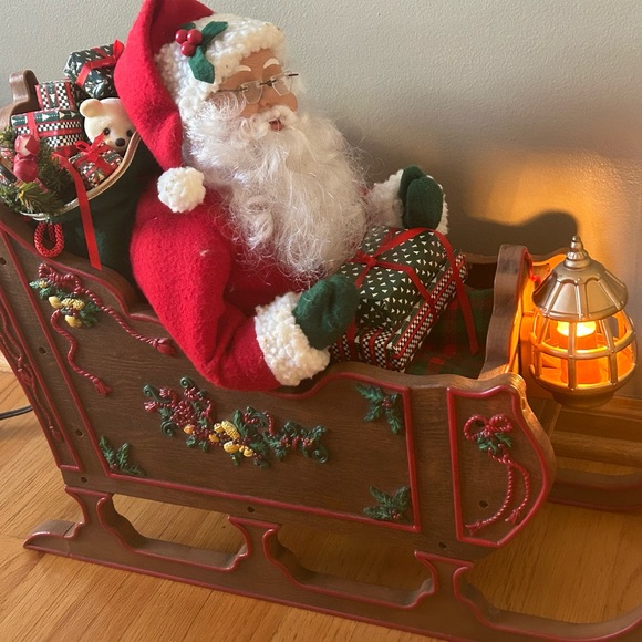 Vintage animatronic Christmas decor Santa in his sleigh - Picture 3 of 7